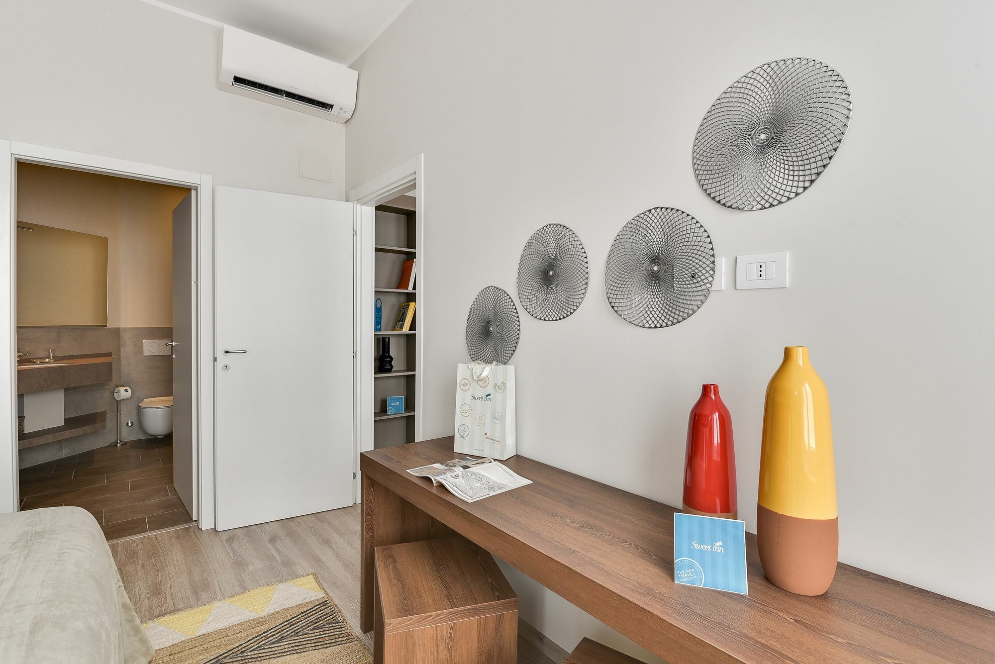 Sweet Inn Apartments - Dogana Milan Bagian luar foto